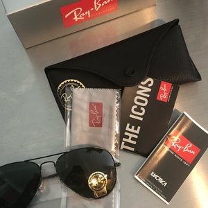 Black Ray-Ban aviators (new)